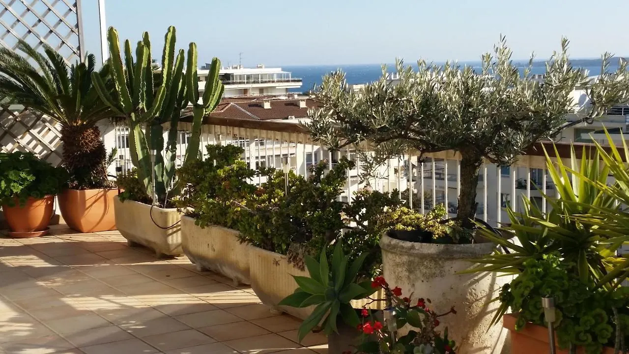Two Bedrooms Cannes location
